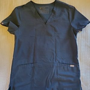 Figs Casma 3 pocket scrub top in Dark Harbor
